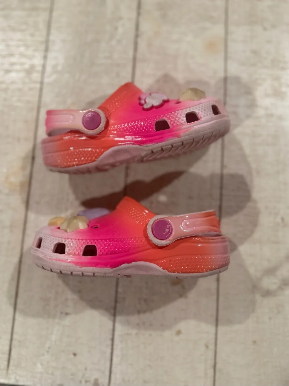 Toddler Crocs – Size C9 🌸⭐